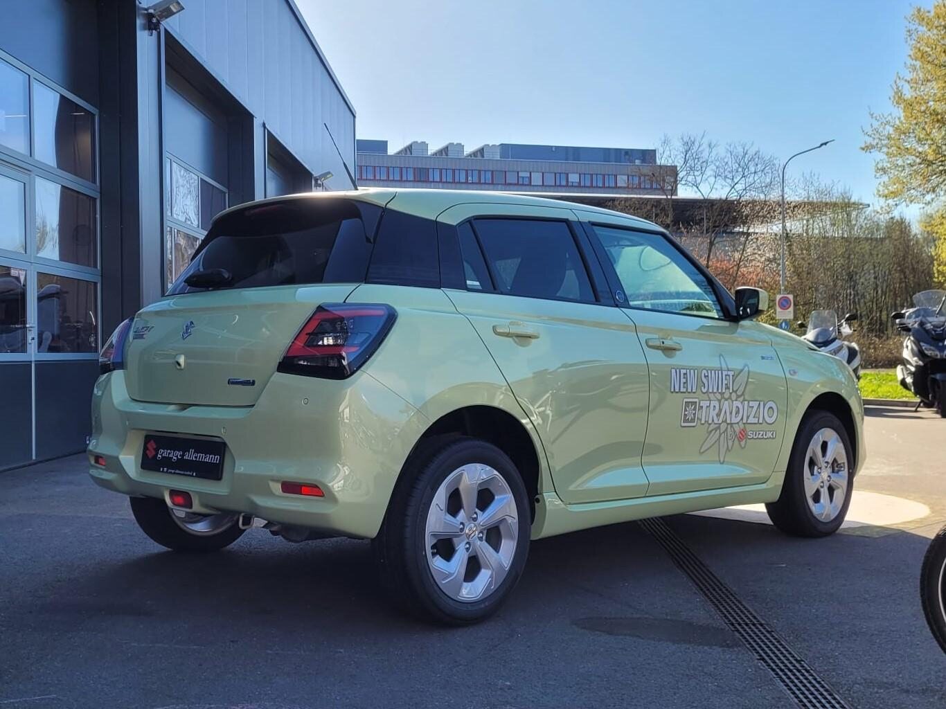 SUZUKI Swift 1.2 Tradizio Hybrid 4x4, Mild-Hybrid Benzin/Elektro, Vorführwagen, Handschaltung - 2
