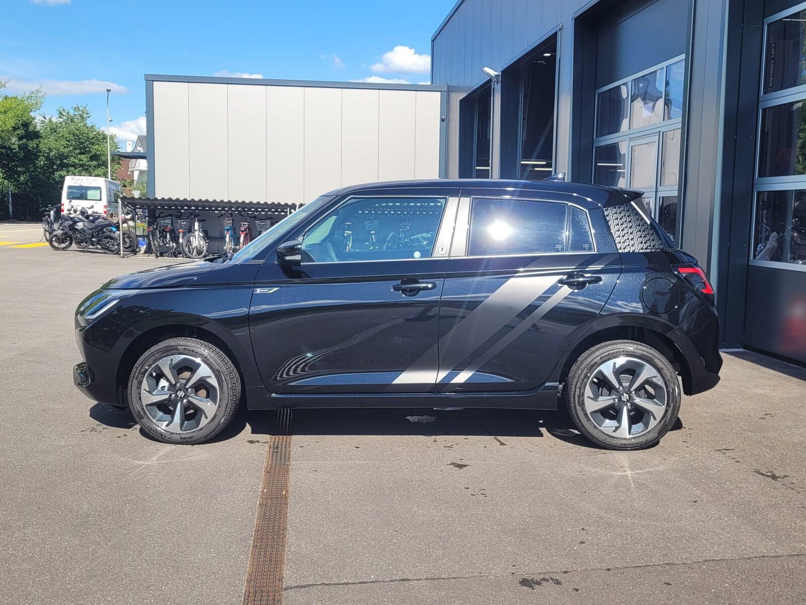 SUZUKI Swift 1.2 1st Edition Top Hybrid 4x4 MY24, Mild-Hybrid Benzin/Elektro, Vorführwagen, Handschaltung - 2