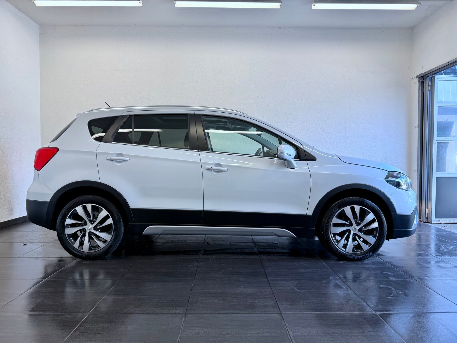 SUZUKI S-Cross, Petrol, Second hand / Used, Automatic - 5