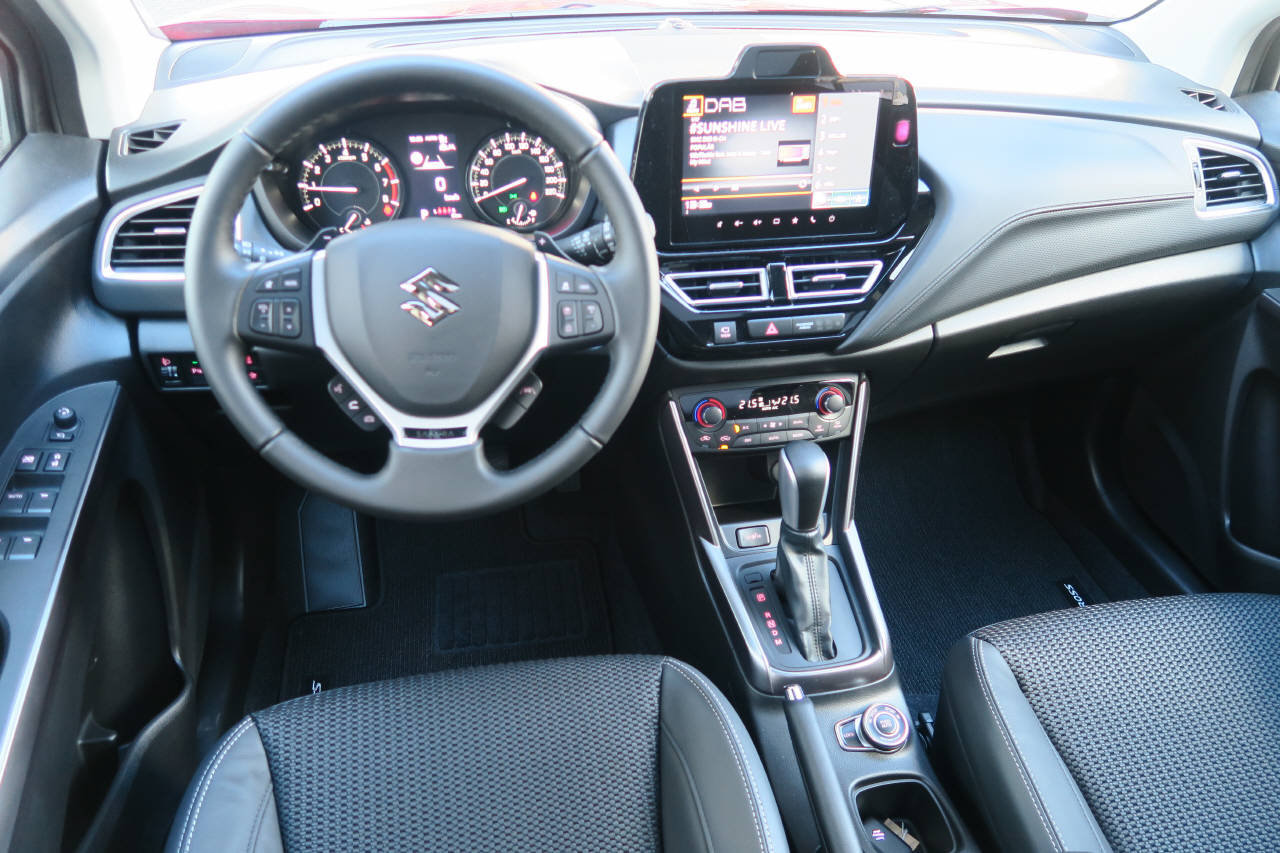 SUZUKI S-Cross 1.4 T Sakura Top Hybrid 4x4, Mild-Hybrid Benzin/Elektro, Neuwagen, Automatik - 5