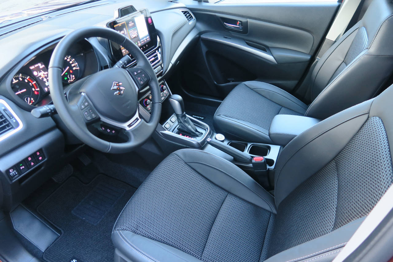 SUZUKI S-Cross 1.4 T Sakura Top Hybrid 4x4, Mild-Hybrid Benzin/Elektro, Neuwagen, Automatik - 4