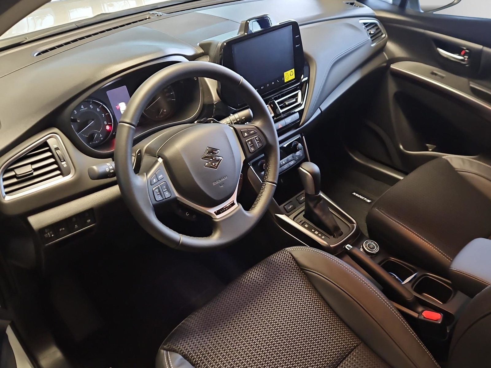 SUZUKI S-Cross 1.4 T Sakura Top Hybrid 4x4, Hybride Leggero Benzina/Elettrica, Auto nuove, Automatico - 5