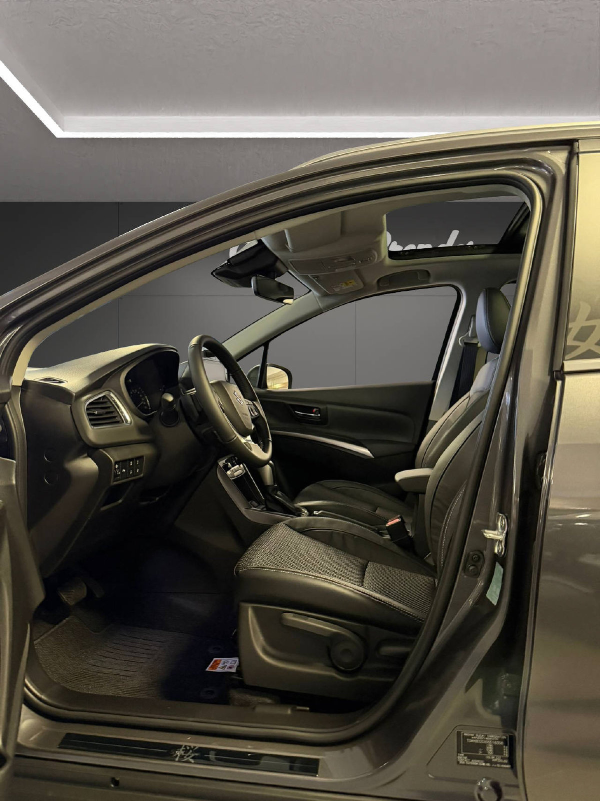SUZUKI S-Cross 1.4 T Sakura Top Hybrid 4x4, Mild-Hybrid Benzin/Elektro, Neuwagen, Automatik - 5