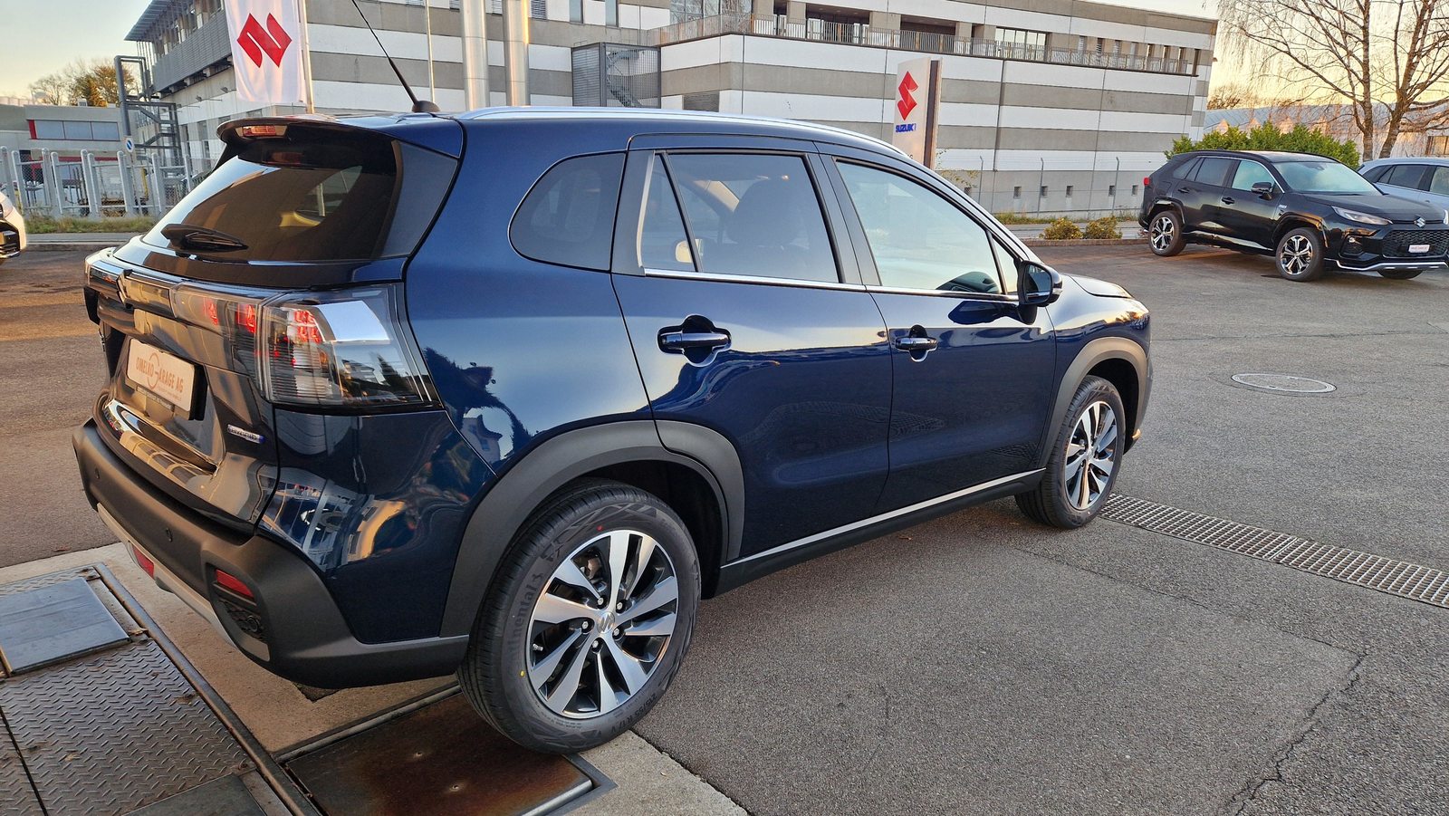 SUZUKI S-Cross 1.4 T Compact Top Hybrid 4x4, Mild-Hybrid Benzin/Elektro, Neuwagen, Automatik - 3