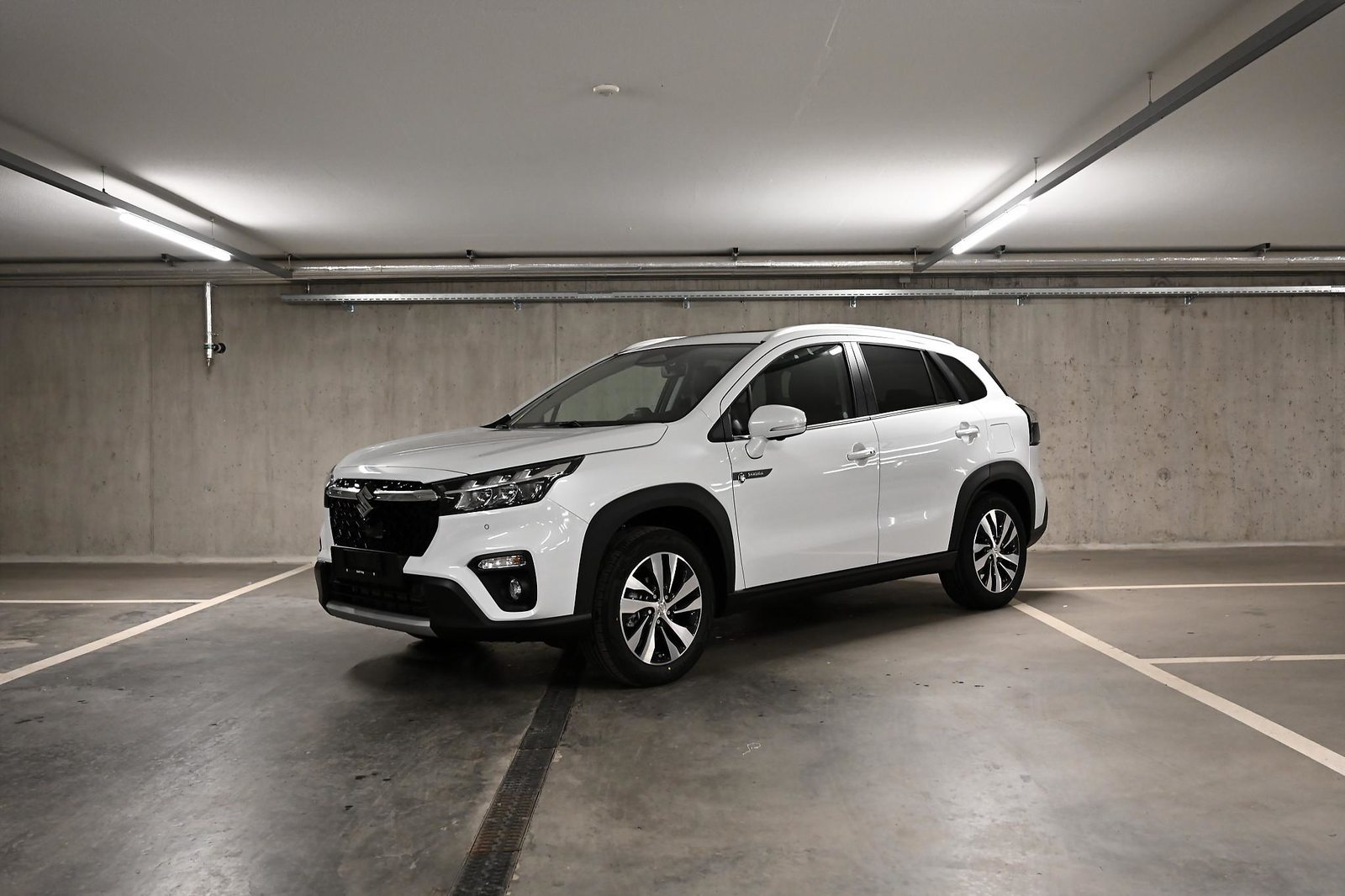 SUZUKI S-Cross 1.4 T Sakura Top Hybrid 4x4, Mild-Hybrid Benzin/Elektro, Neuwagen, Automatik - 2