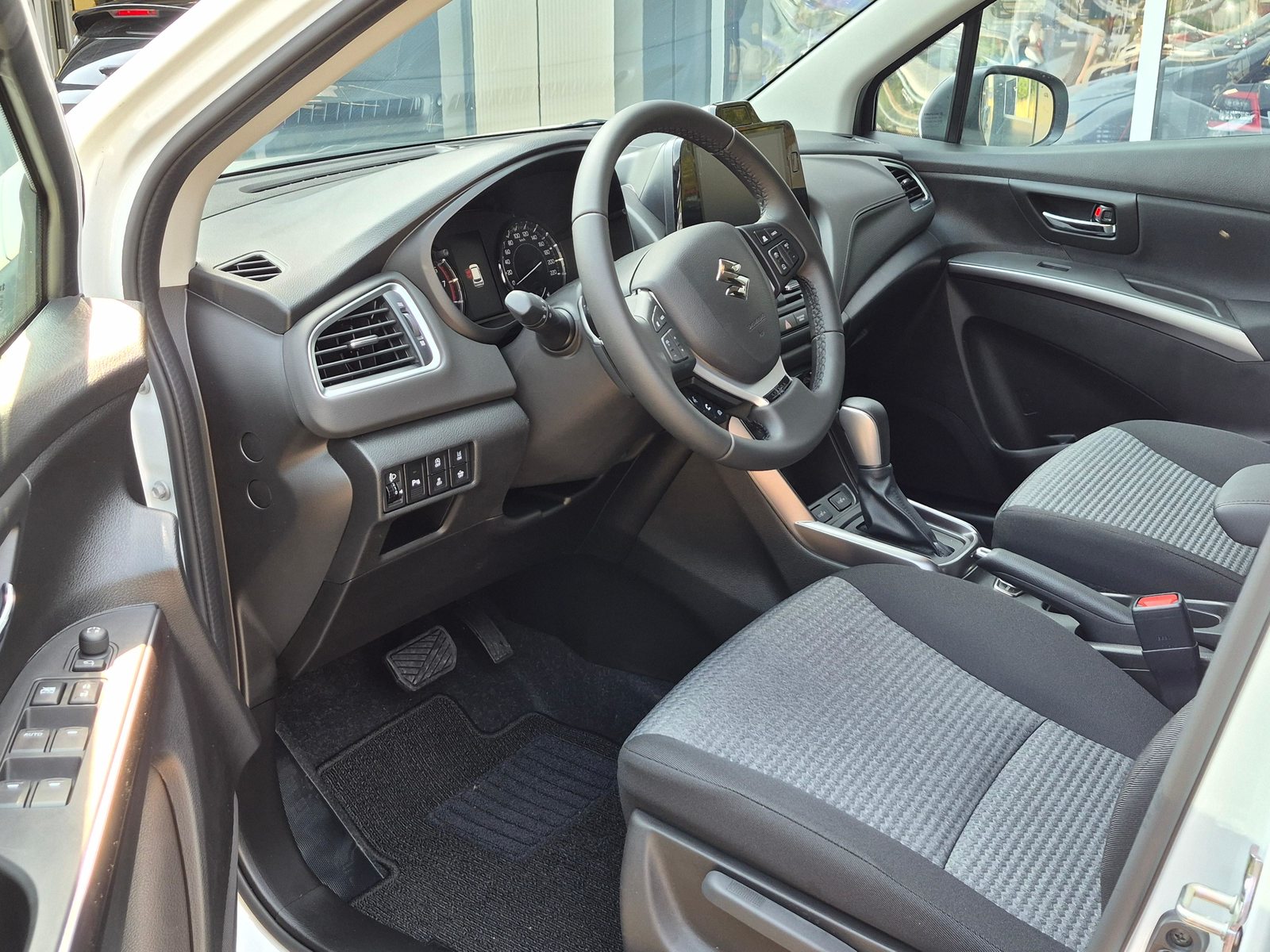 SUZUKI S-Cross 1.4 T Sakura Hybrid 4x4, Mild-Hybrid Benzin/Elektro, Neuwagen, Automatik - 6