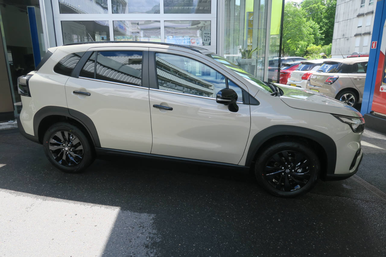 SUZUKI S-Cross 1.4 T Black Edition Top Hybrid 4x4, Hybride Leggero Benzina/Elettrica, Auto nuove, Automatico - 3
