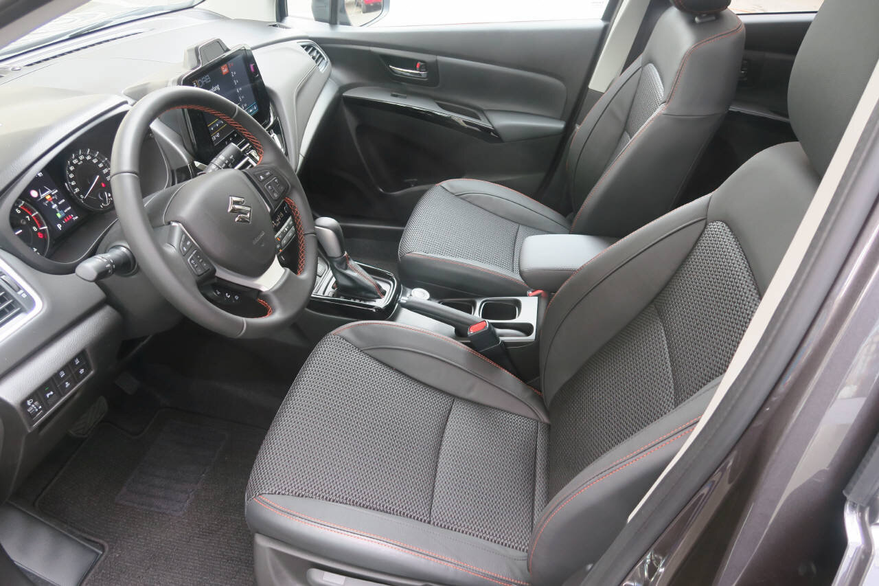 SUZUKI S-Cross 1.4 T Black Edition Top Hybrid 4x4, Mild-Hybrid Benzin/Elektro, Neuwagen, Automatik - 4