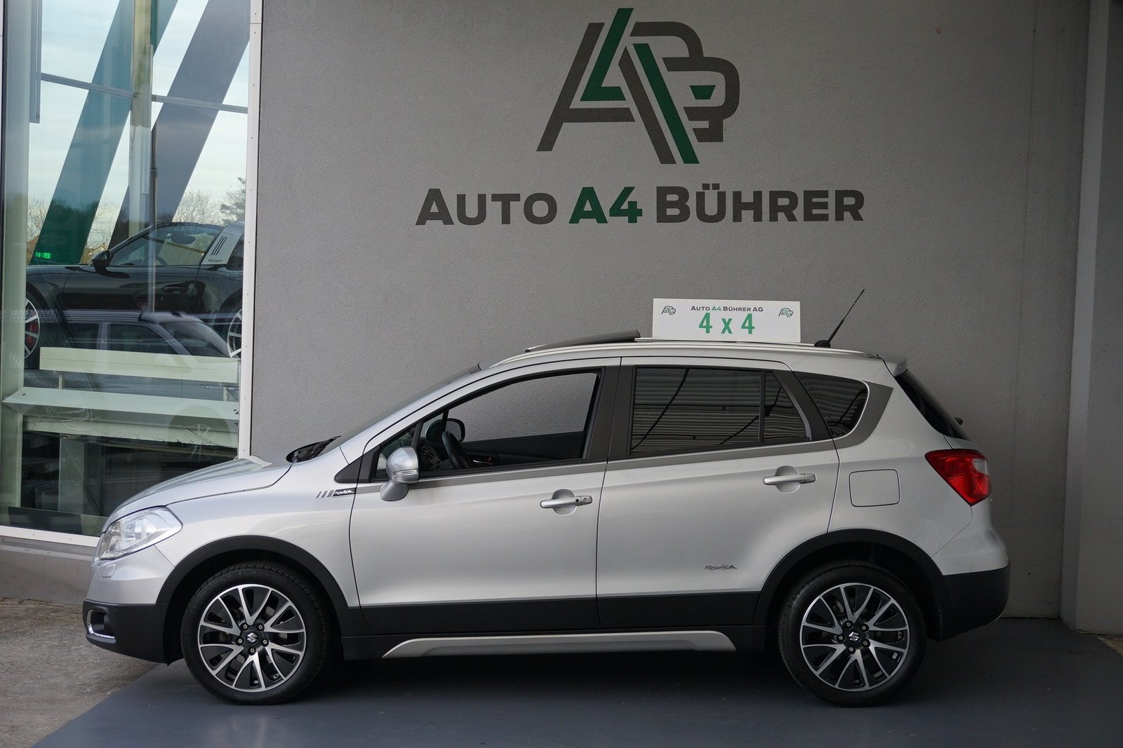 SUZUKI SX-4 S-Cross 1,6 TD PizSulai Automat 4WD mit Lederaus
