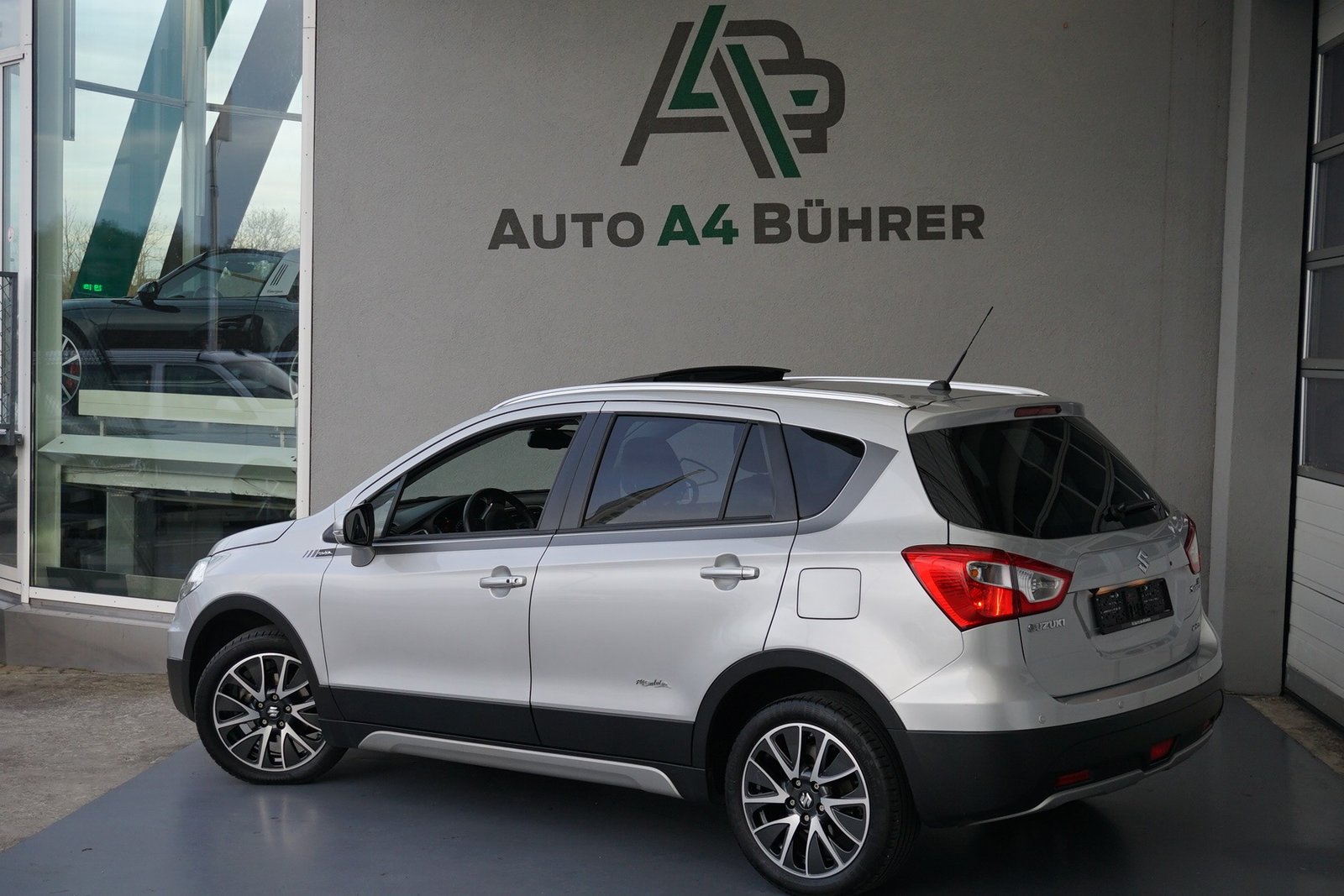 SUZUKI SX-4 S-Cross 1,6 TD PizSulai Automat 4WD mit Lederaus, Diesel, Second hand / Used, Automatic - 6