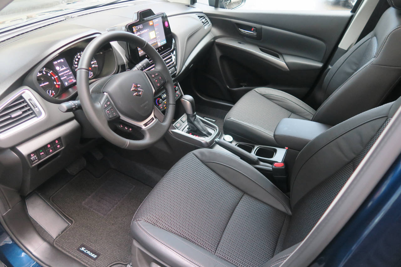 SUZUKI S-Cross 1.4 T Sakura Top Hybrid 4x4, Mild-Hybrid Benzin/Elektro, Occasion / Gebraucht, Automatik - 4