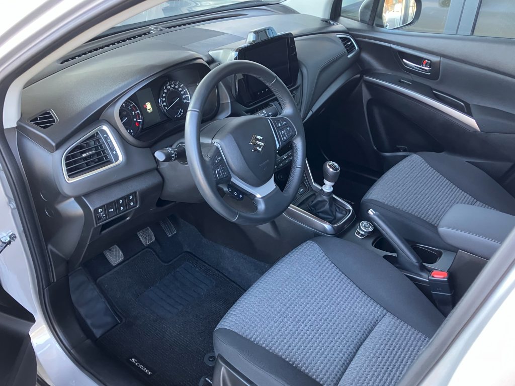 SUZUKI S-CROSS 1.4 T Compact+ Hybrid 4x4, Mild-Hybrid Petrol/Electric, Second hand / Used, Manual - 4
