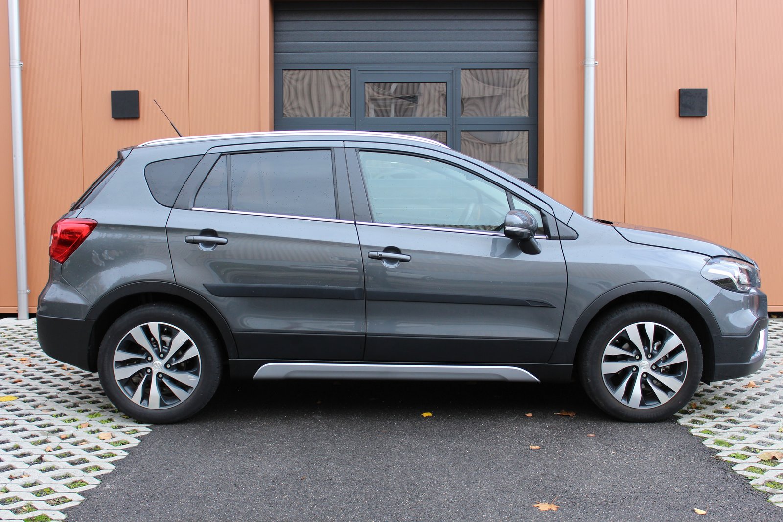 SUZUKI SX4 S-Cross 1.4 16V Compact Top Hybrid 4WD, Voll-Hybrid Benzin/Elektro, Occasion / Gebraucht, Handschaltung - 3