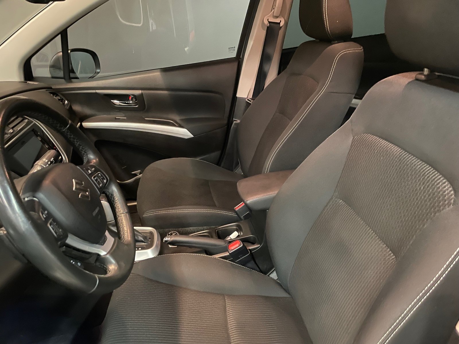 SUZUKI SX4 S-Cross 1.4GenT HybAT, Hybride Léger Essence/Électricité, Occasion / Utilisé, Automatique - 5