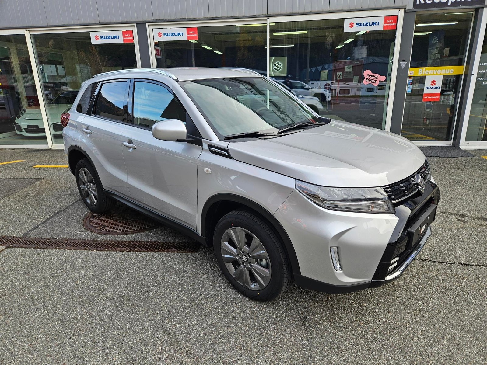 SUZUKI Vitara 1.4 Boosterjet Compact + 4x4 Hybrid Automatic, Benzin, Neuwagen, Automatik - 2