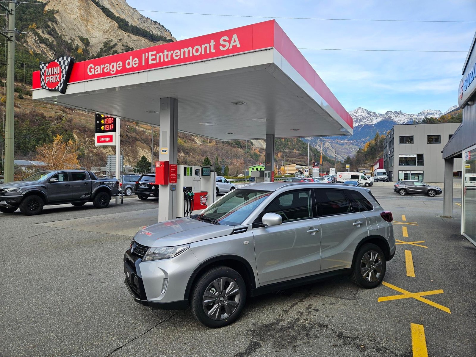 SUZUKI Vitara 1.4 Boosterjet Compact + 4x4 Hybrid Automatic, Benzin, Neuwagen, Automatik - 7