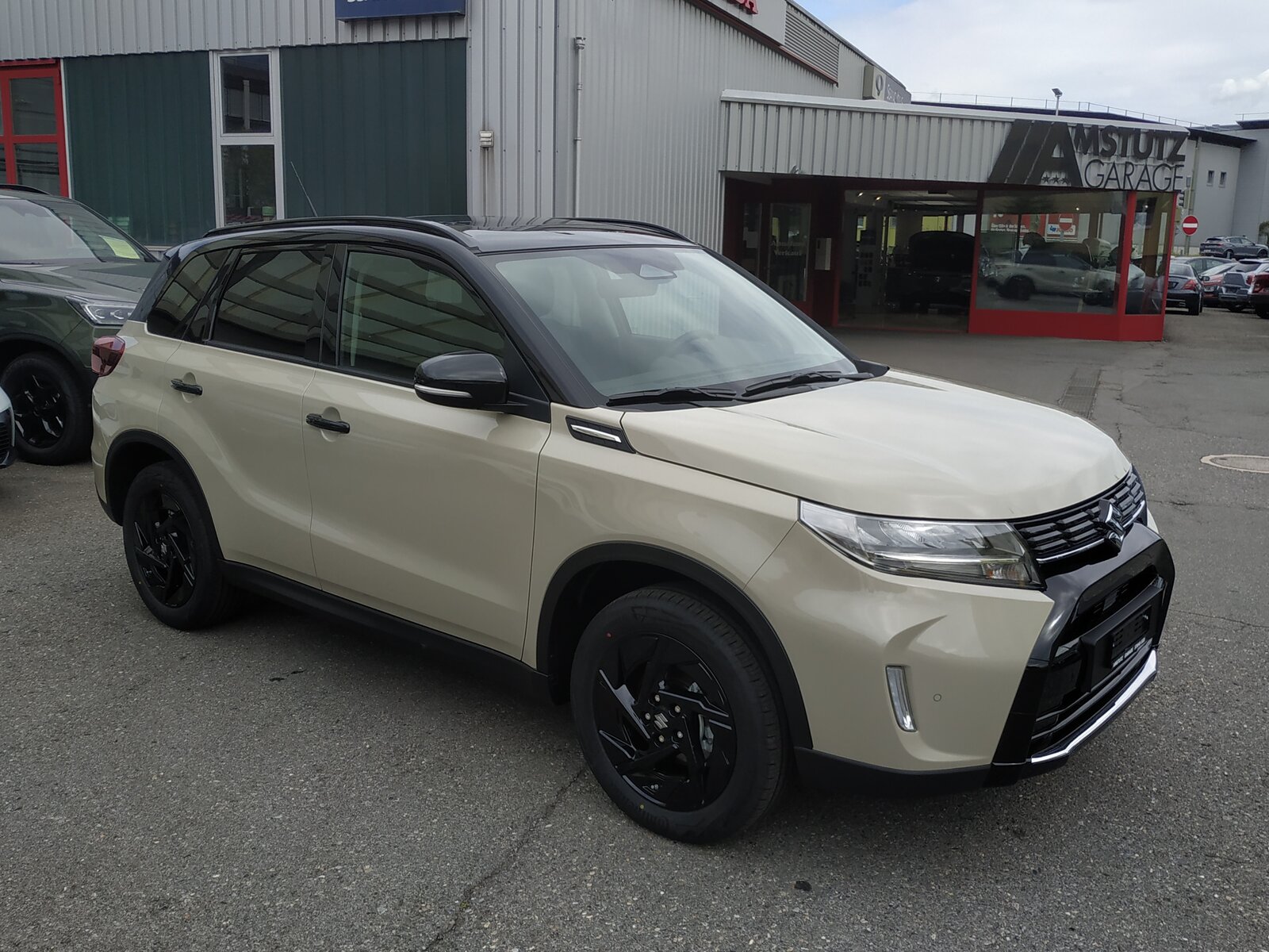 SUZUKI Vitara 1.4 Boosterjet Black Edition Top 4x4 Hybrid Automati, Benzin, Neuwagen, Automatik - 2