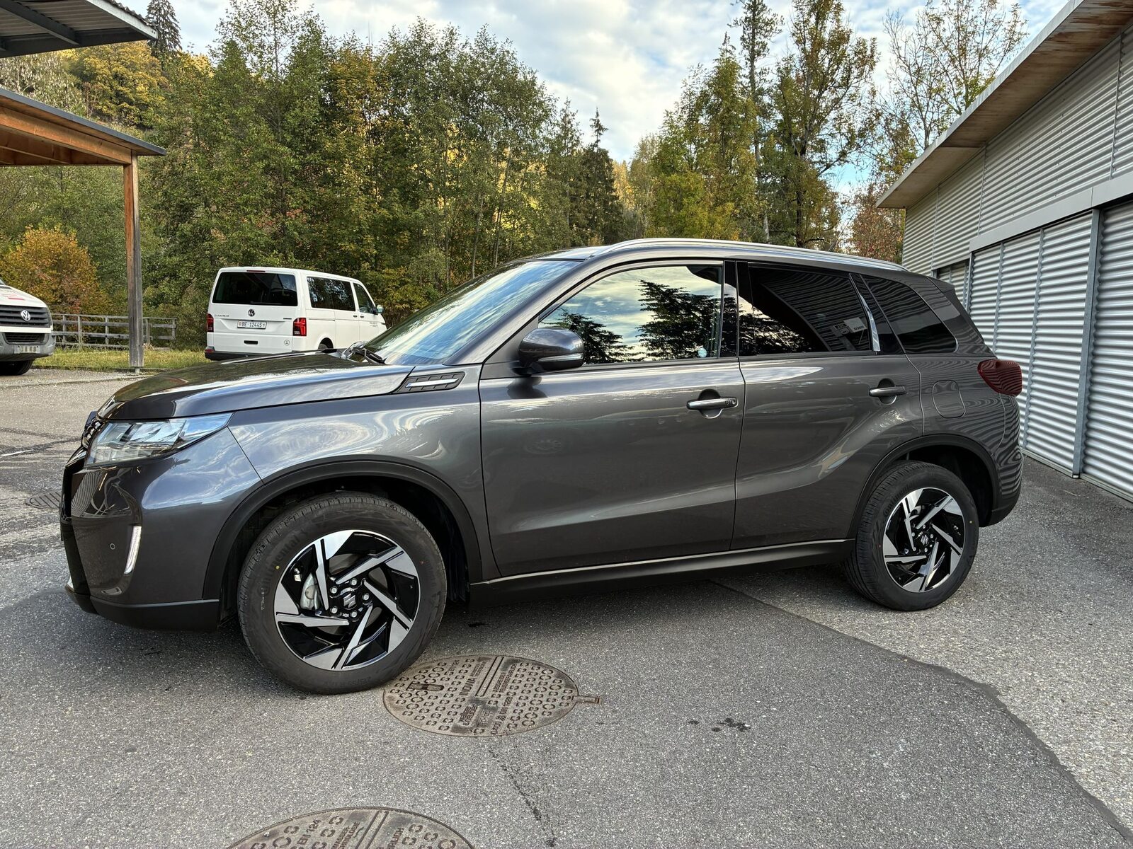 SUZUKI Vitara 1.5 HyCompact Top, Benzin, Occasion / Gebraucht, Automatik - 2