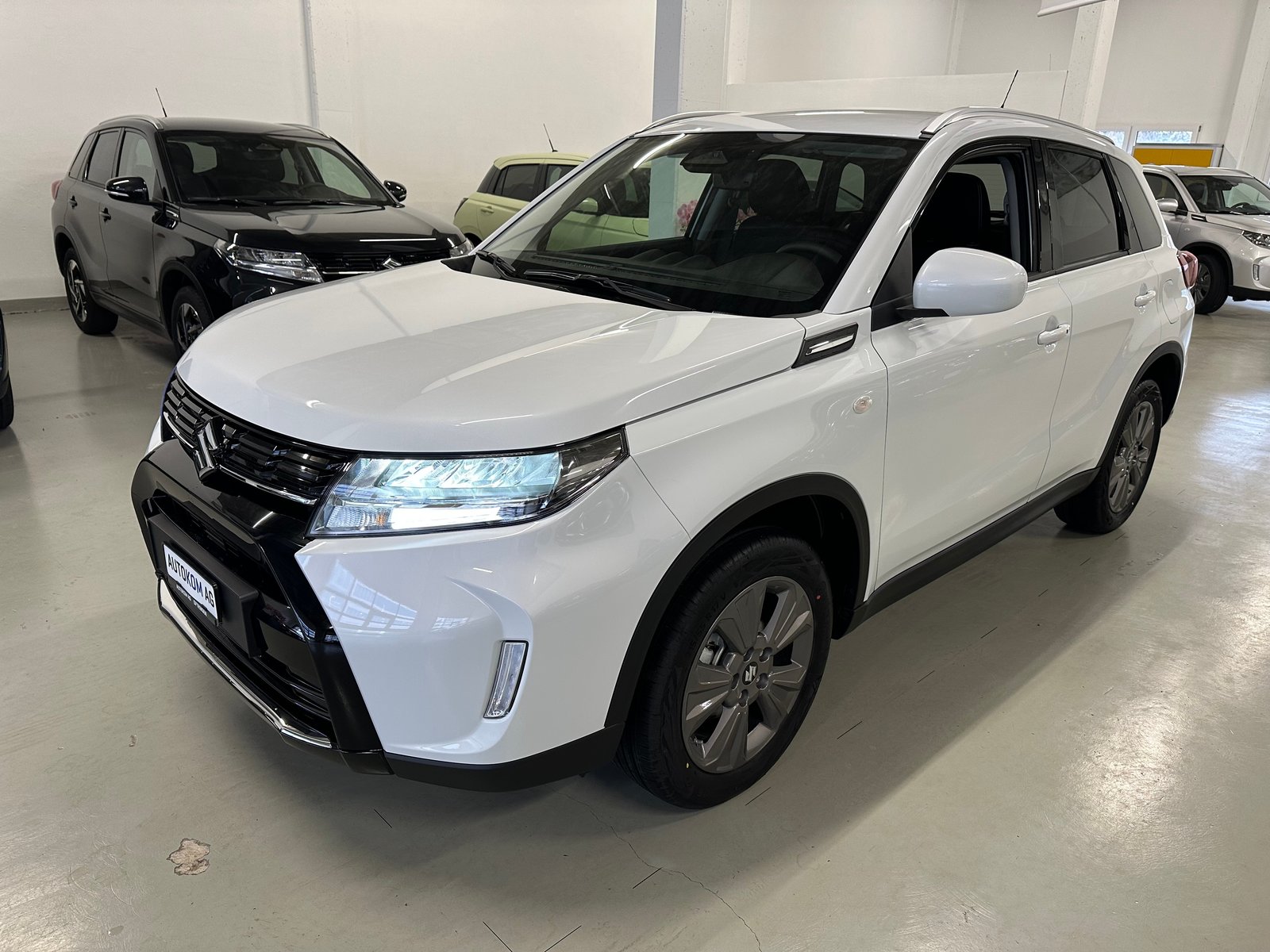 SUZUKI Vitara 1.4 Boosterjet Compact + 4x4 Hybrid Automatic, Essence, Voiture nouvelle, Automatique - 3
