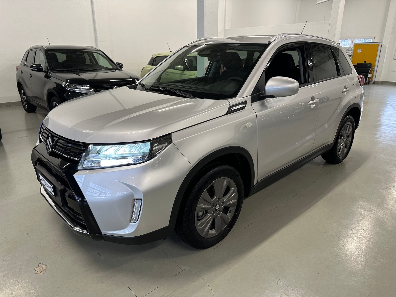 SUZUKI Vitara 1.4 Boosterjet Compact + 4x4 Hybrid Automatic, Essence, Voiture nouvelle, Automatique - 3