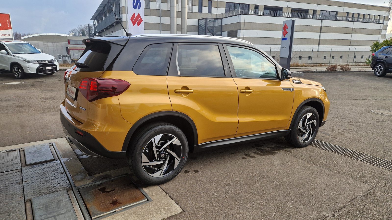 SUZUKI Vitara 1.4 T Sakura Top Hybrid 4x4, Hybride Leggero Benzina/Elettrica, Auto nuove, Automatico - 4