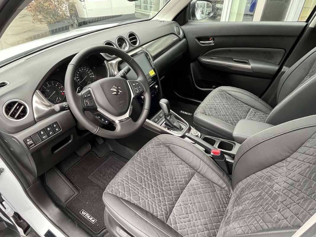 SUZUKI Vitara 1.4 T Sakura Top Hybrid 4x4, Hybride Leggero Benzina/Elettrica, Auto nuove, Automatico - 3
