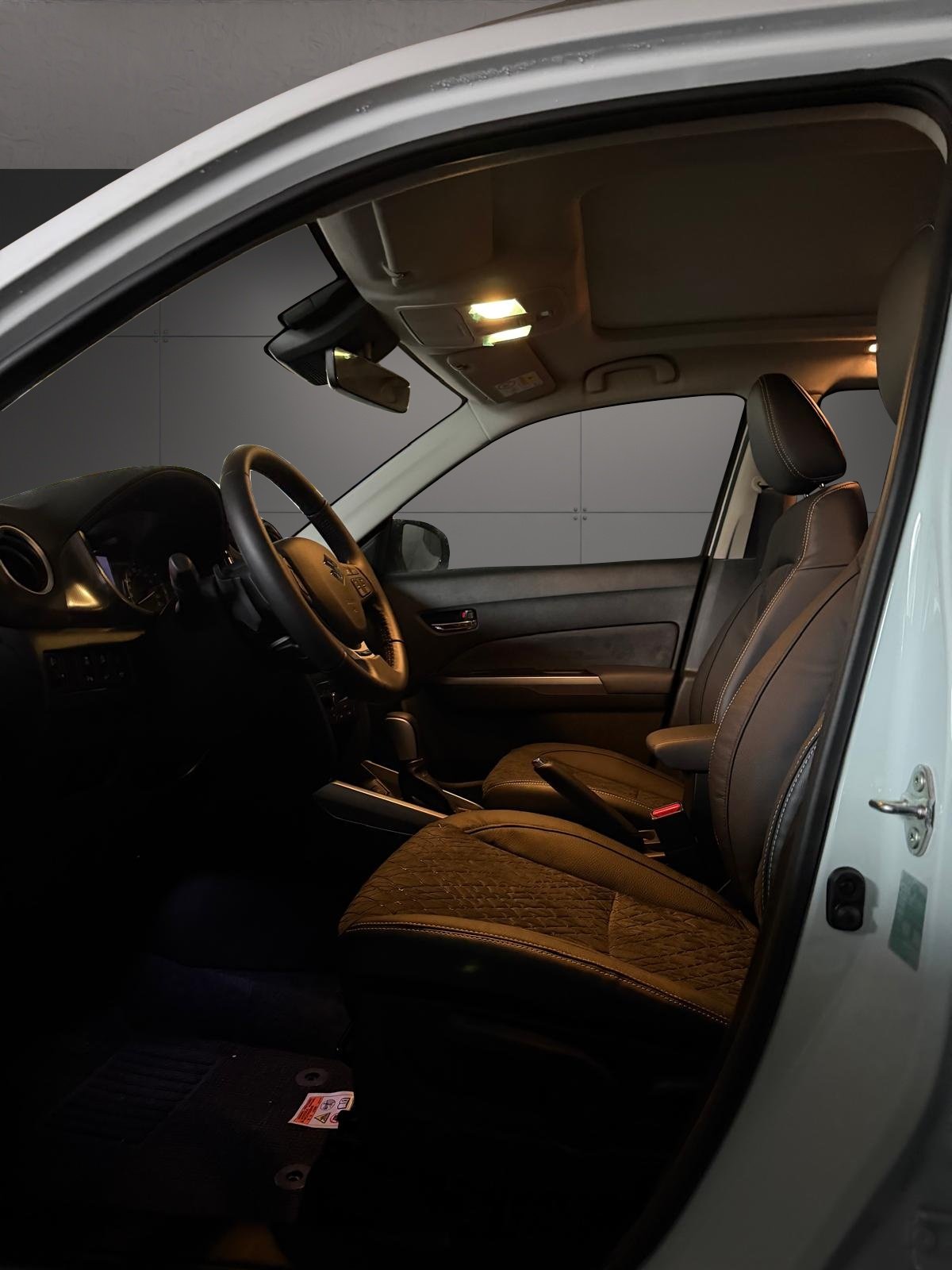 SUZUKI Vitara 1.4 T Sakura Top Hybrid 4x4, Hybride Leggero Benzina/Elettrica, Auto nuove, Automatico - 3