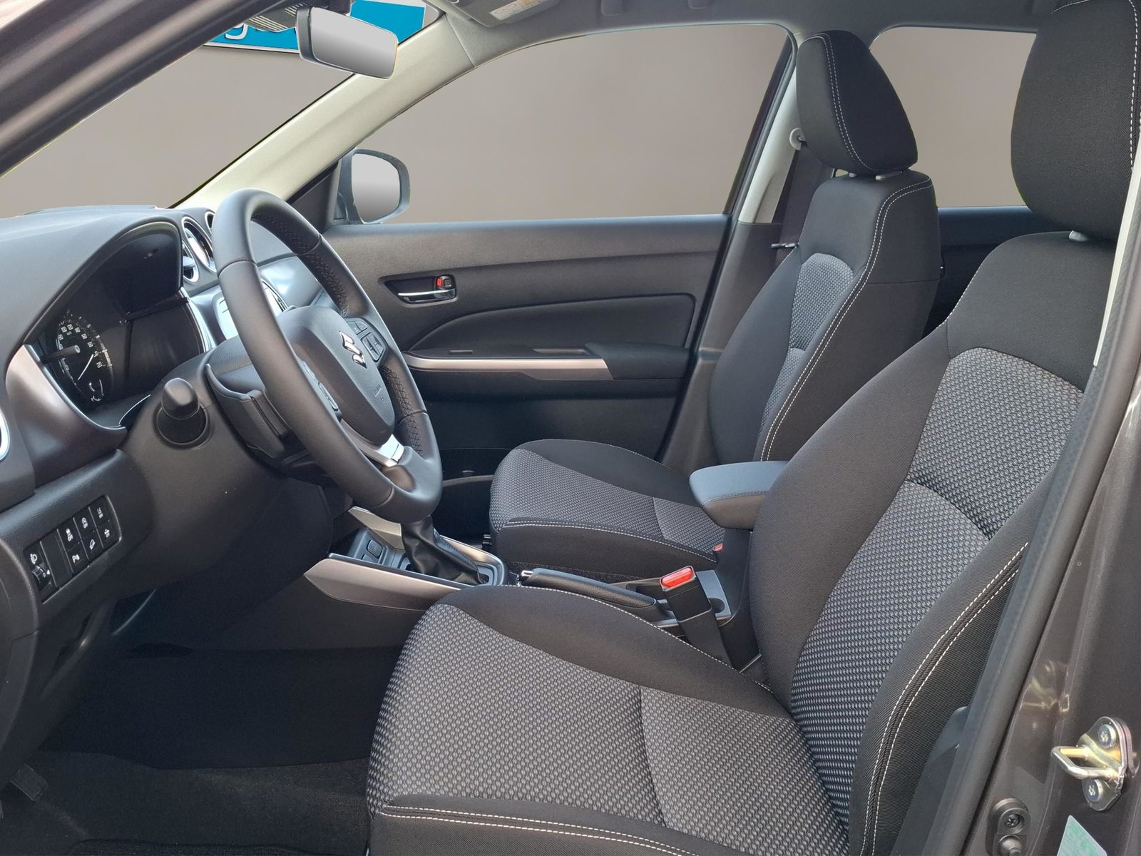 SUZUKI Vitara 1.4 T Sakura Hybrid 4x4, Hybride Léger Essence/Électricité, Voiture nouvelle, Automatique - 6