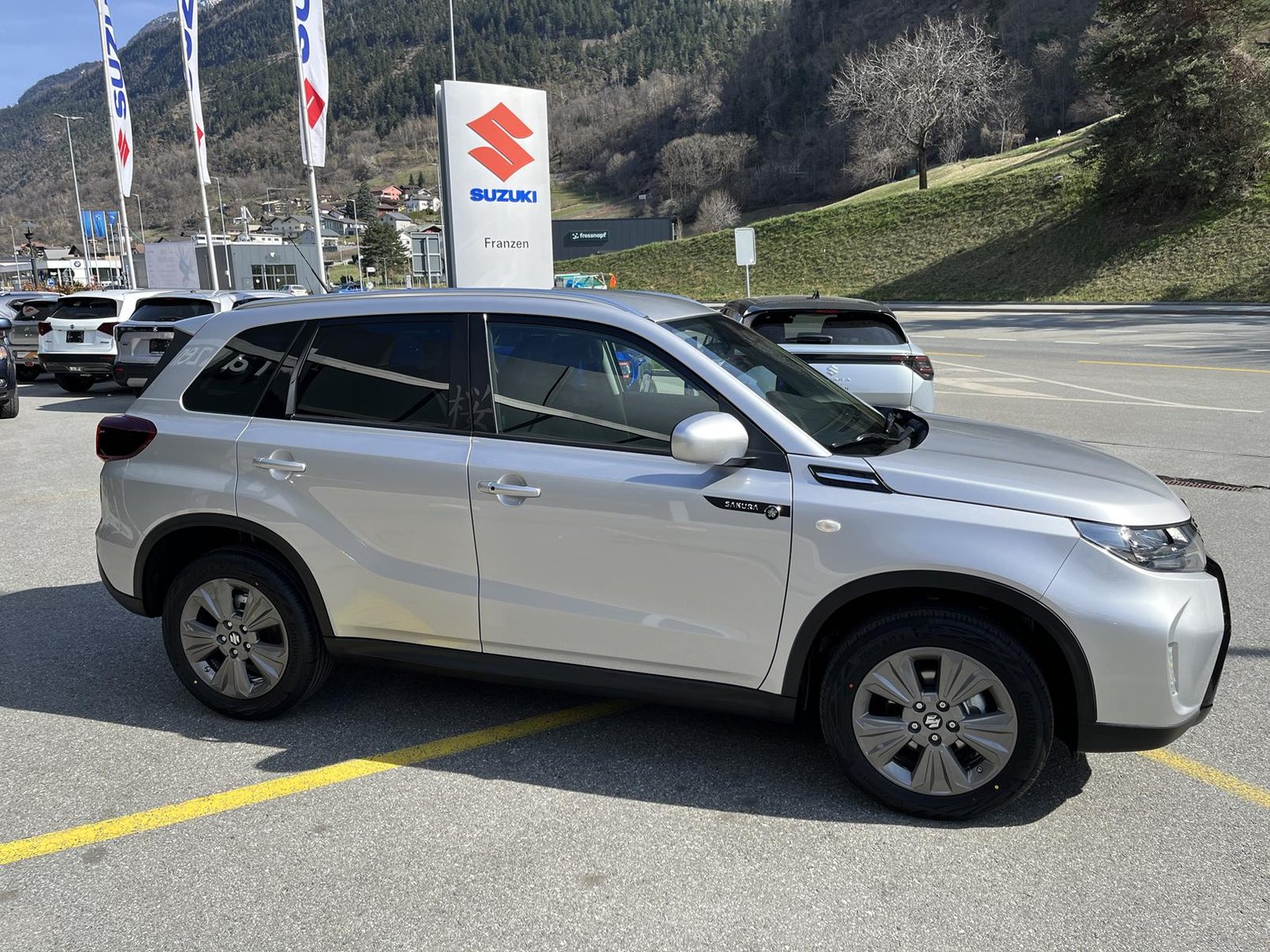 SUZUKI Vitara 1.4 T Sakura Hybrid 4x4, Mild-Hybrid Benzin/Elektro, Neuwagen, Automatik - 3