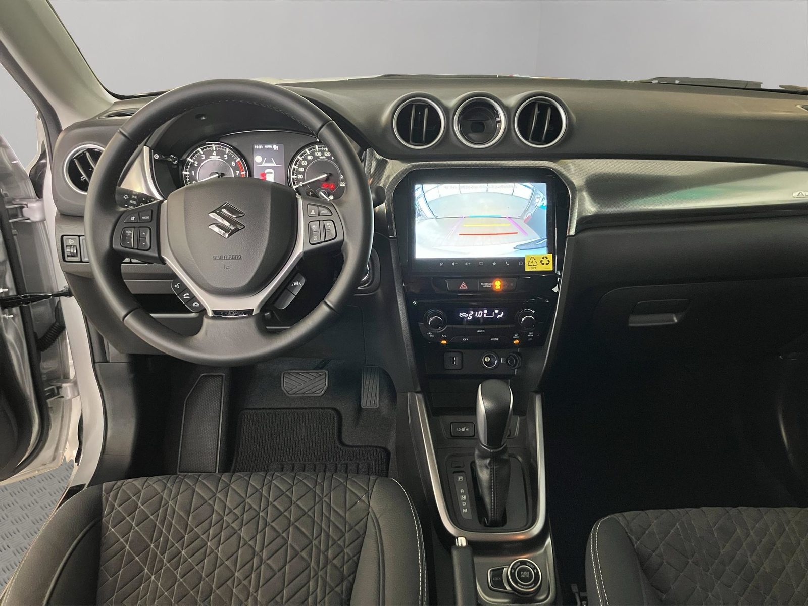 SUZUKI Vitara 1.4 T Sakura Top Hybrid 4x4, Hybride Léger Essence/Électricité, Voiture nouvelle, Automatique - 5