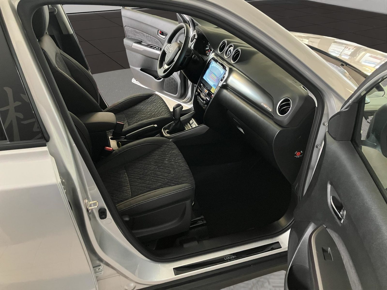 SUZUKI Vitara 1.4 T Sakura Top Hybrid 4x4, Hybride Léger Essence/Électricité, Voiture nouvelle, Automatique - 7