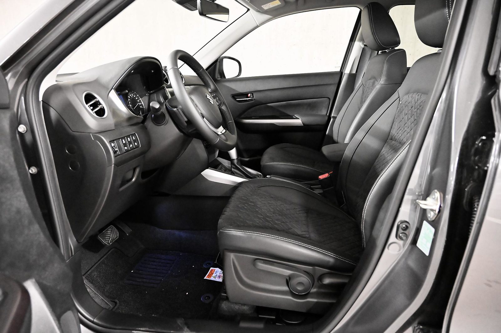 SUZUKI Vitara 1.4 T Sakura Top Hybrid 4x4, Hybride Leggero Benzina/Elettrica, Auto nuove, Automatico - 3