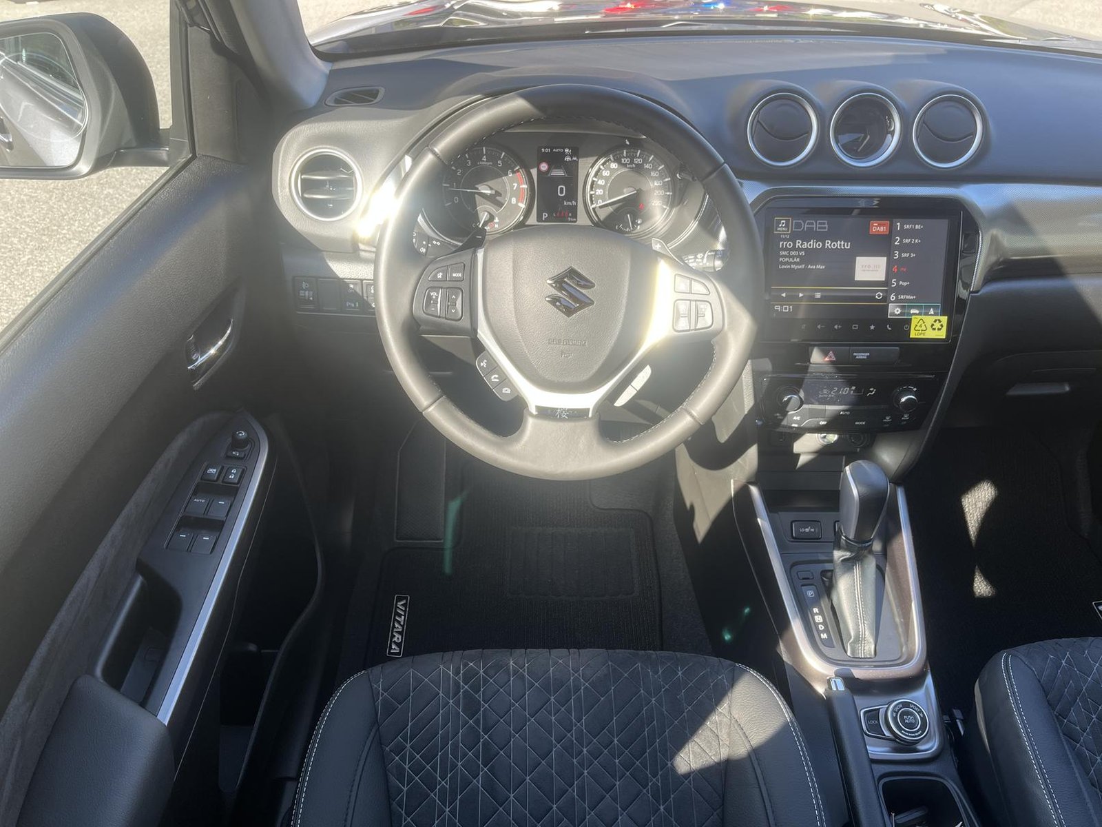 SUZUKI Vitara 1.4 T Sakura Top Hybrid 4x4, Hybride Léger Essence/Électricité, Voiture nouvelle, Automatique - 6