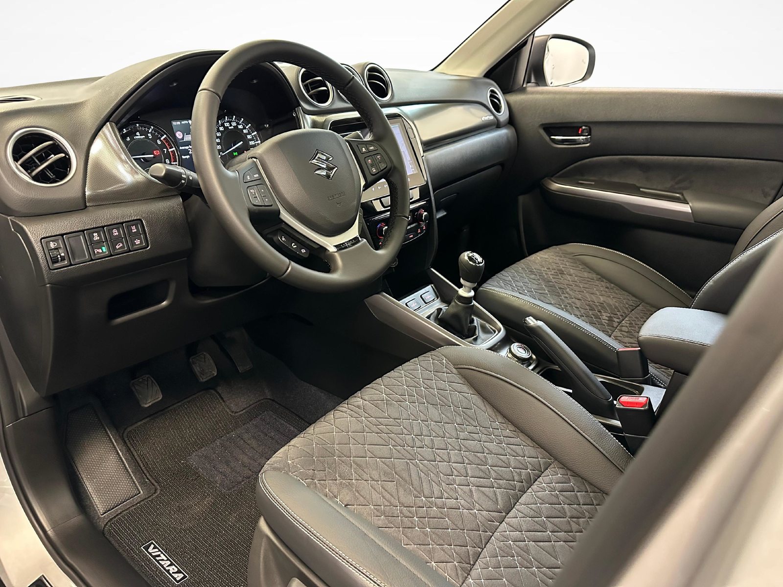 SUZUKI Vitara 1.4 T Sakura Top Hybrid 4x4, Mild-Hybrid Petrol/Electric, New car, Manual - 4