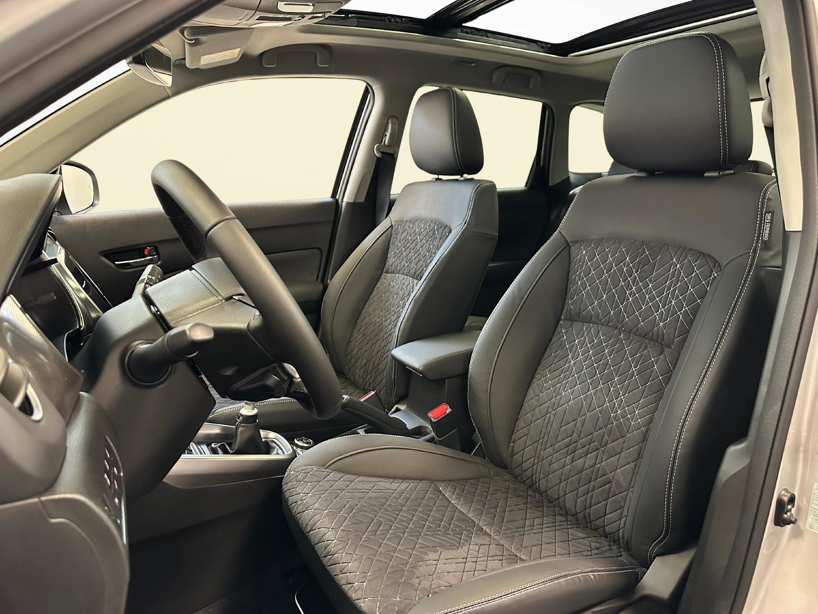 SUZUKI Vitara 1.4 T Sakura Top Hybrid 4x4, Mild-Hybrid Petrol/Electric, New car, Manual - 5