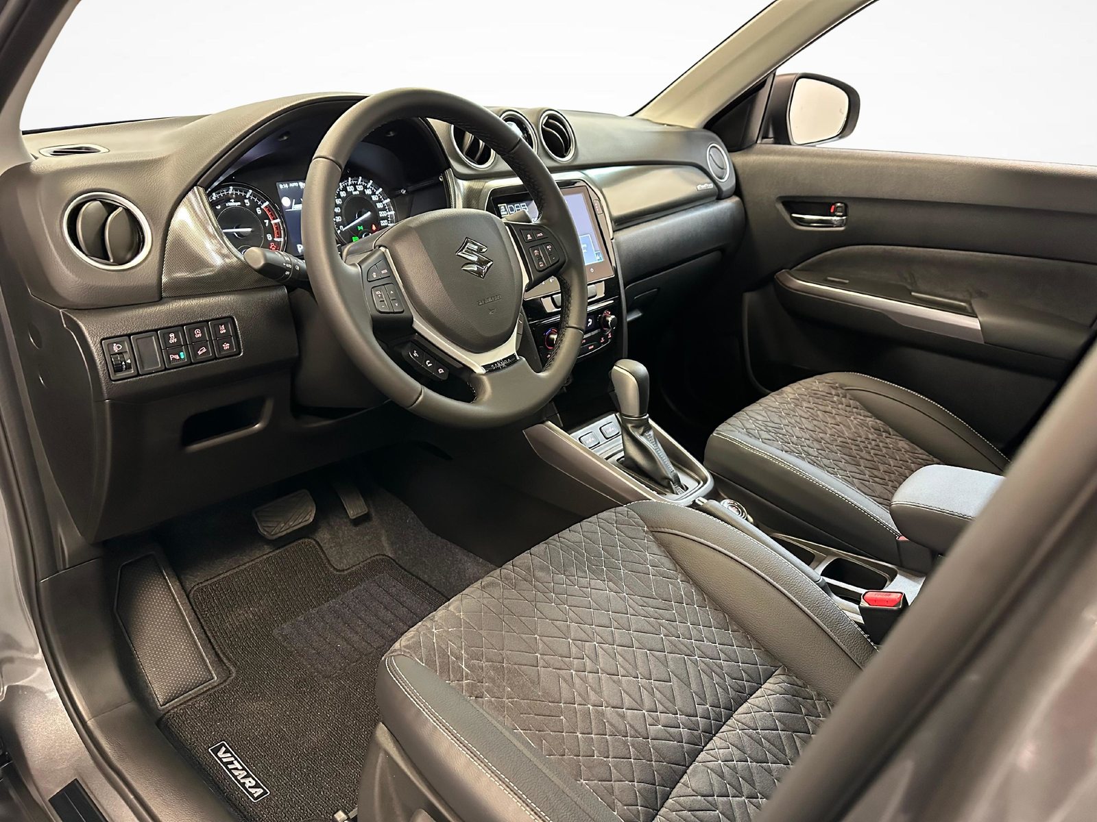 SUZUKI Vitara 1.4 T Sakura Top Hybrid 4x4, Mild-Hybrid Benzin/Elektro, Neuwagen, Automatik - 4