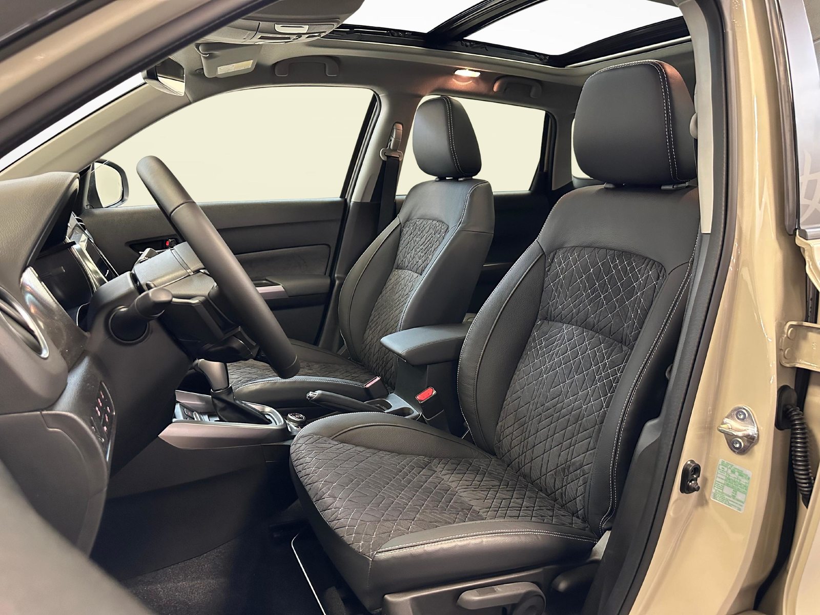 SUZUKI Vitara 1.4 T Sakura Top Hybrid 4x4, Mild-Hybrid Benzin/Elektro, Neuwagen, Automatik - 5