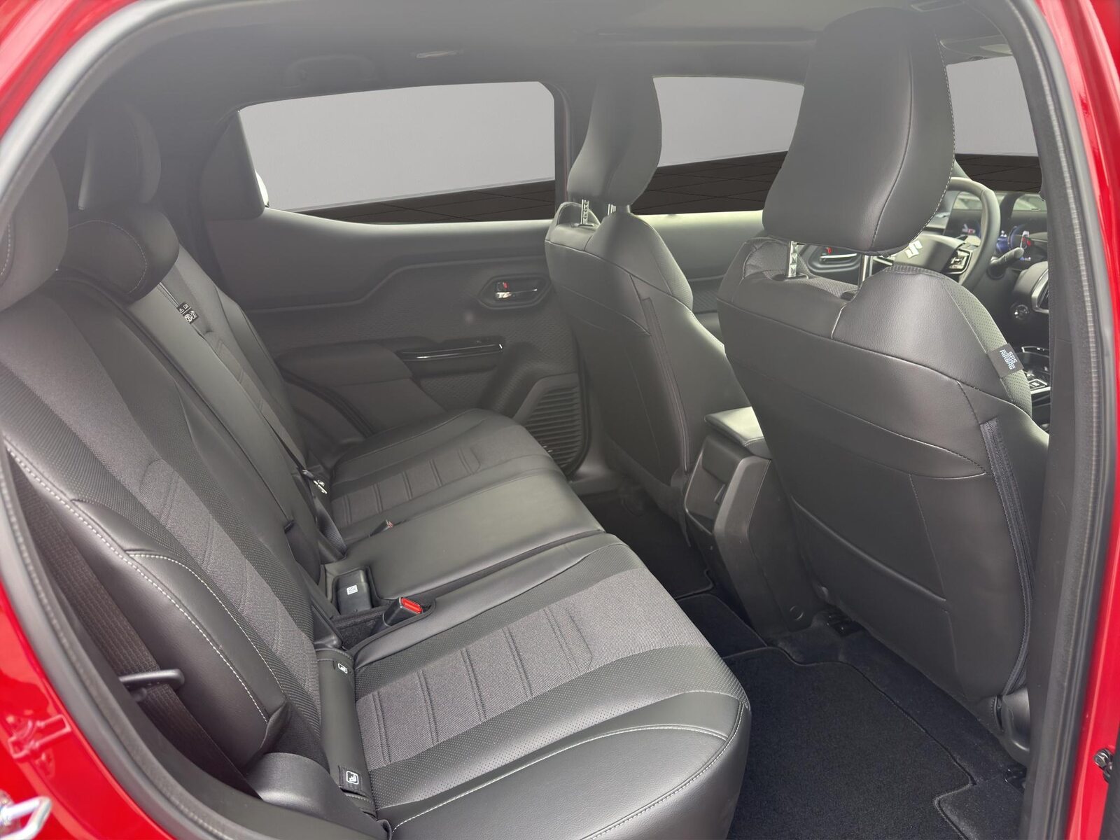 SUZUKI e Vitara Sakura Top 4x4, Électrique, Voiture nouvelle, Automatique - 7