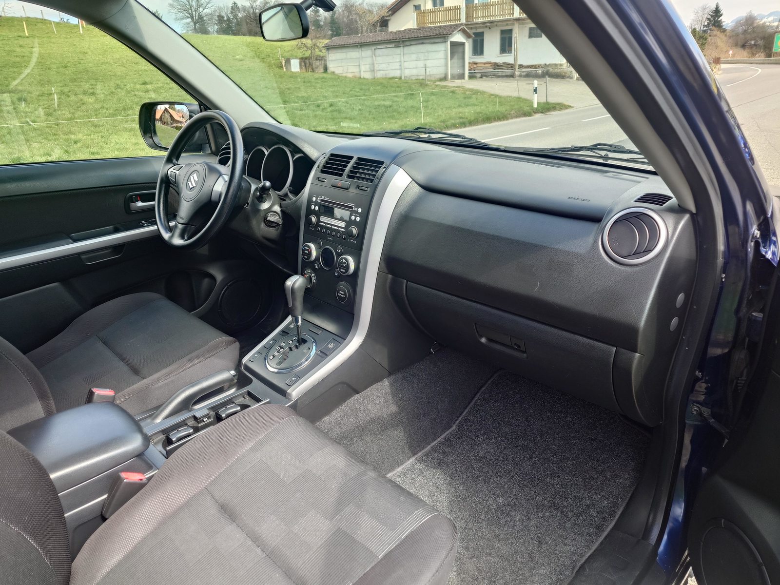 SUZUKI Grand Vitara Wagon 2.4 VVT GL Top 4x4, Benzin, Occasion / Gebraucht, Automatik - 7