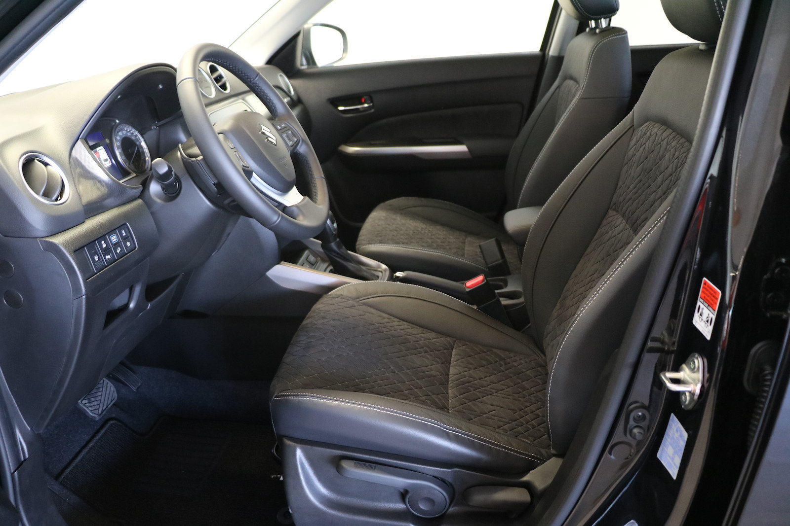 SUZUKI Vitara 1.5B Compact Top Hybrid 4x4, Full-Hybrid Petrol/Electric, Second hand / Used, Automatic - 5