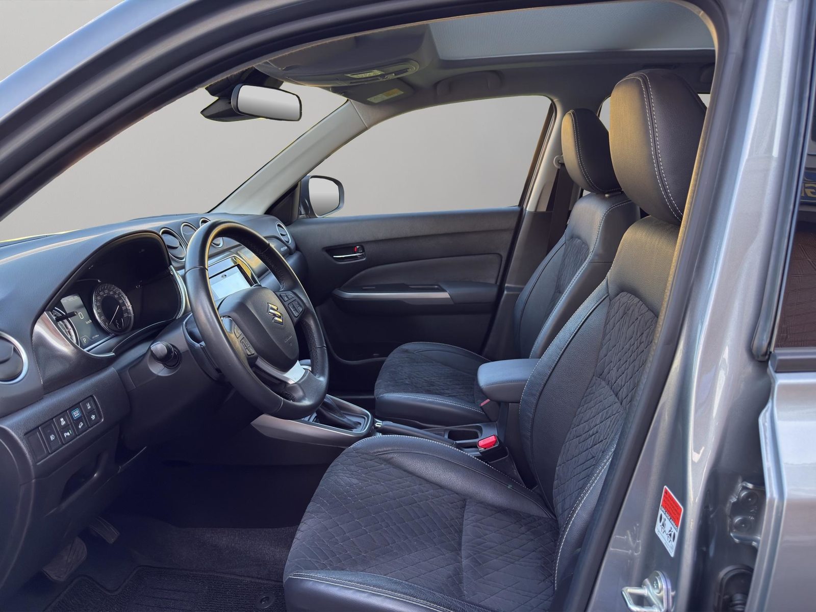 SUZUKI Vitara 1.5B Compact Top Hybrid 4x4, Full-Hybrid Petrol/Electric, Second hand / Used, Automatic - 4