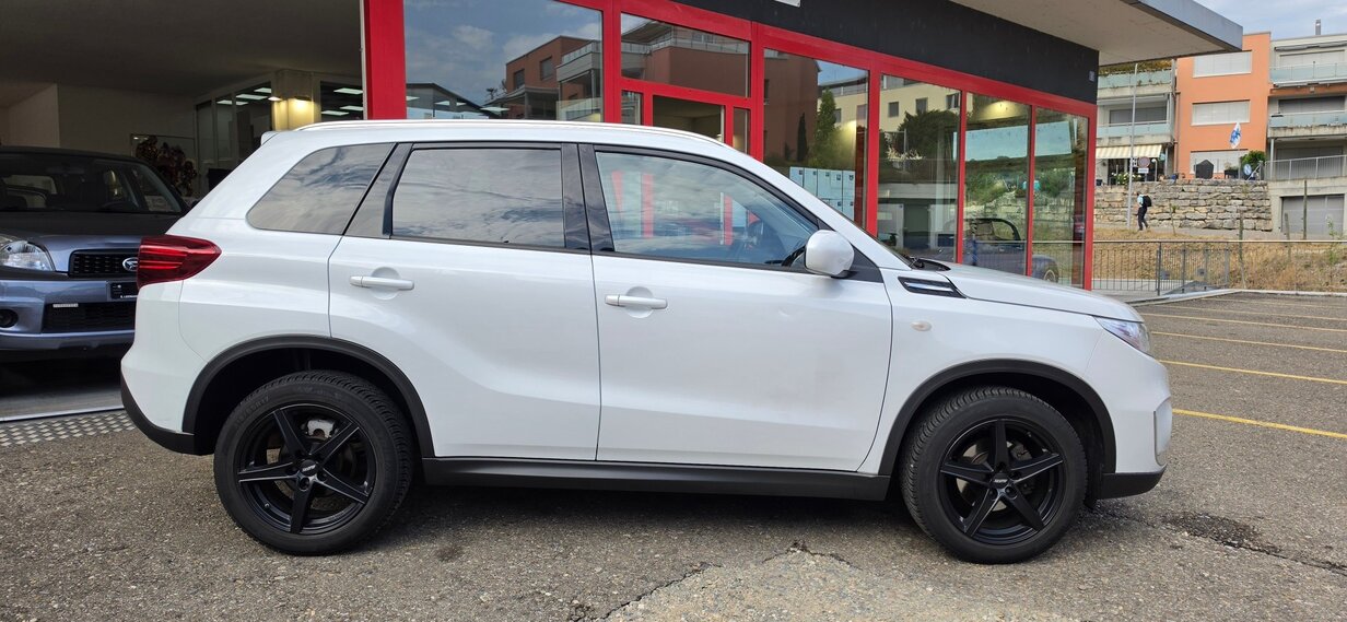 SUZUKI Vitara 1.4 Boosterjet Compact + Automatic, Benzin, Occasion / Gebraucht, Automatik - 2