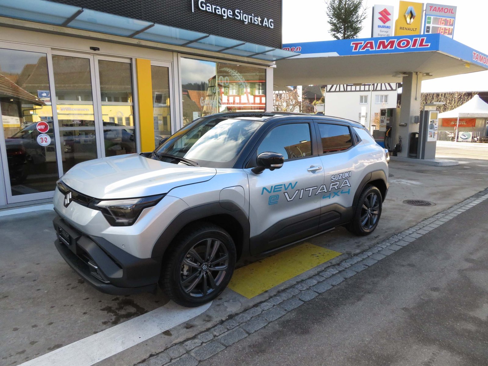 SUZUKI e Vitara Compact Top 4x4, Électrique, Voiture de démonstration, Automatique - 2