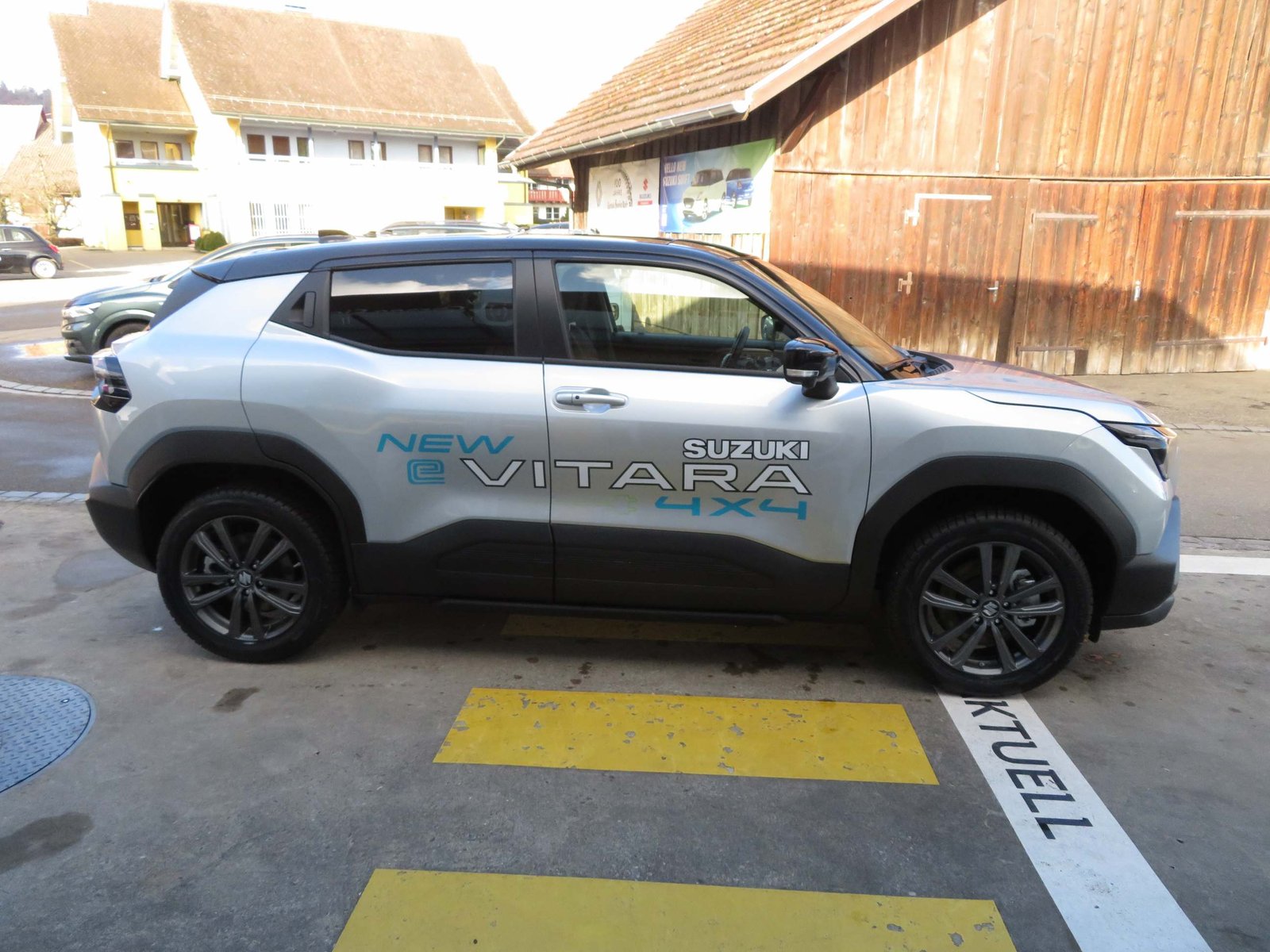 SUZUKI e Vitara Compact Top 4x4, Électrique, Voiture de démonstration, Automatique - 5