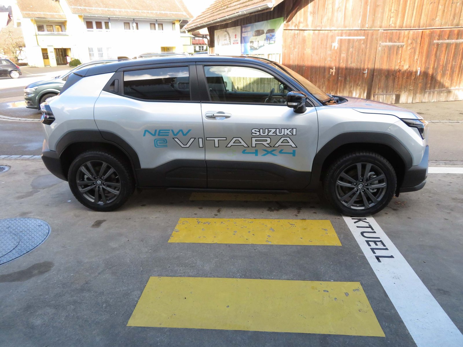 SUZUKI e Vitara Compact Top 4x4, Électrique, Voiture de démonstration, Automatique - 6
