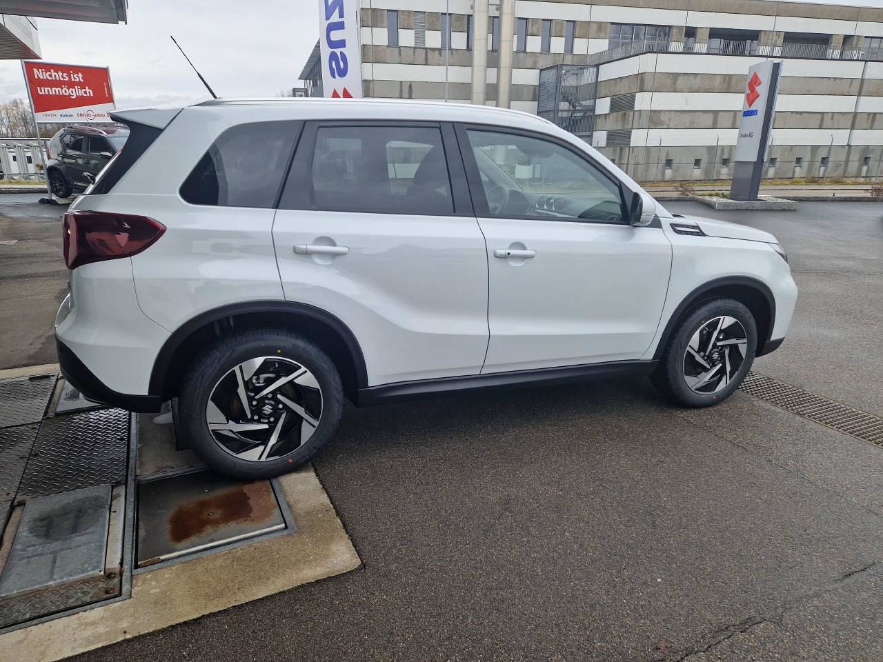 SUZUKI Vitara 1.5 Compact Top Hybrid 4x4, Hybride Intégral Essence/Électricité, Voiture de démonstration, Automatique - 3