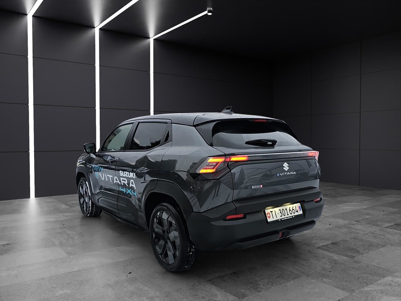 SUZUKI e Vitara Compact Top 4x4, Elettrica, Auto dimostrativa, Automatico - 3