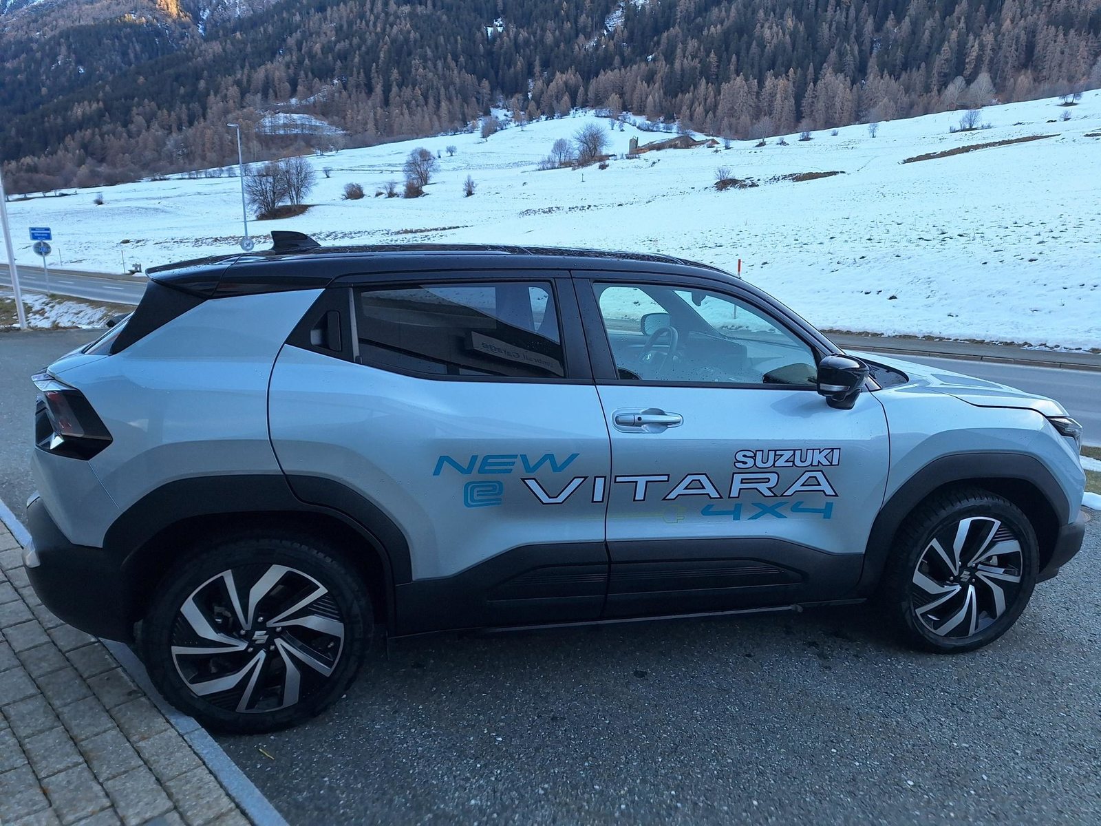 SUZUKI e Vitara Compact Top 4x4, Electric, New car, Automatic - 5