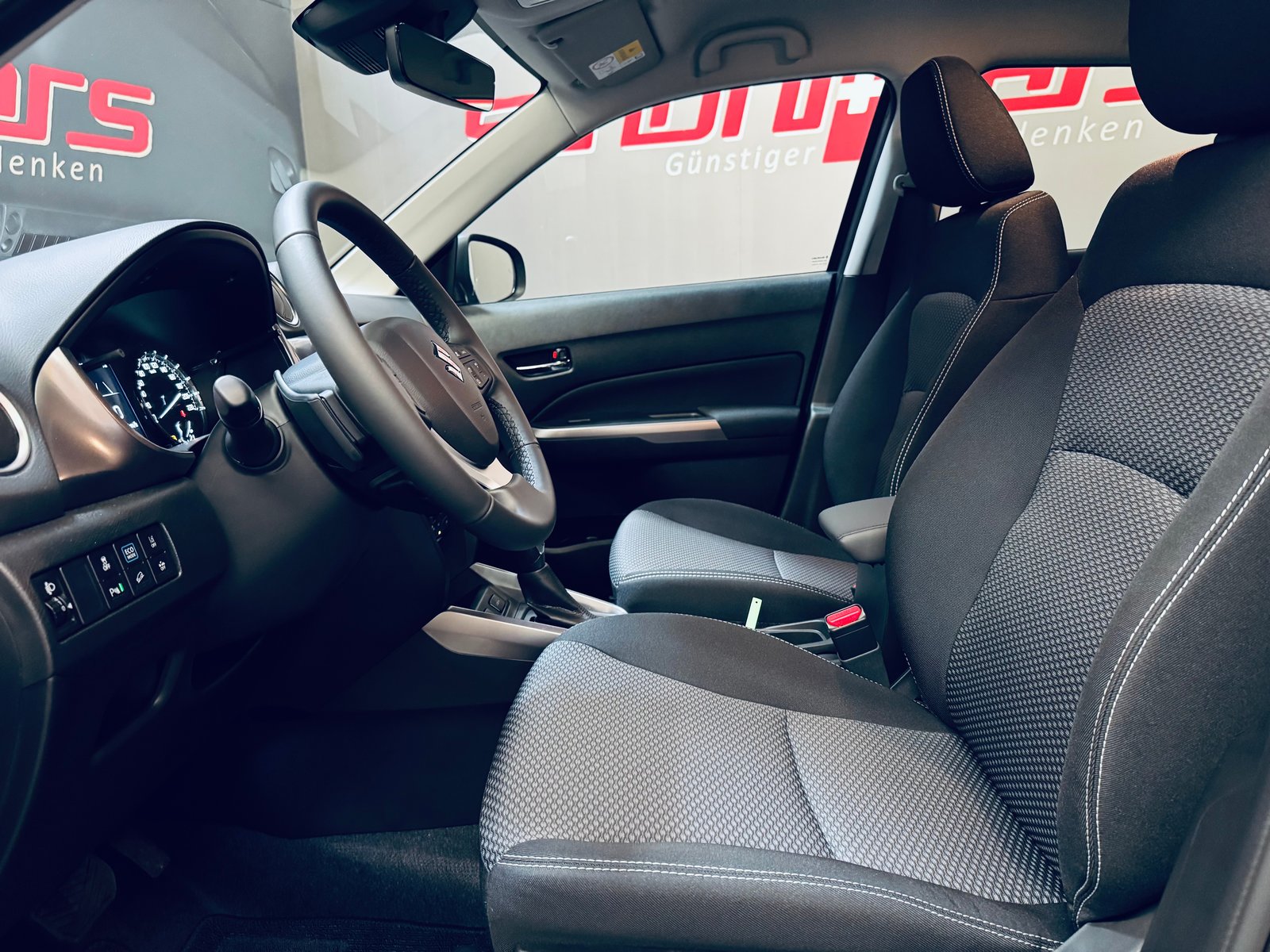 SUZUKI Vitara 1.5 Hybrid Compact + 4x4 AGS, Full-Hybrid Petrol/Electric, New car, Automatic - 3