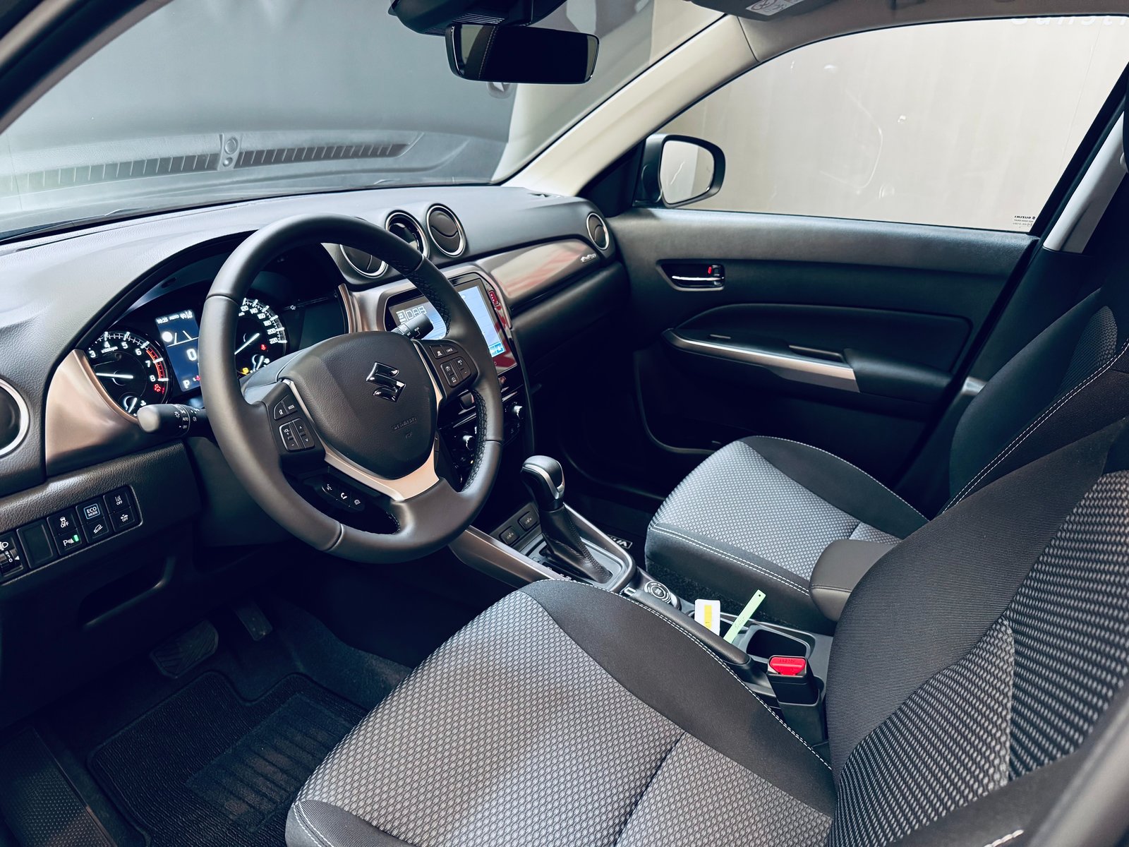 SUZUKI Vitara 1.5 Hybrid Compact + 4x4 AGS, Full-Hybrid Petrol/Electric, New car, Automatic - 4